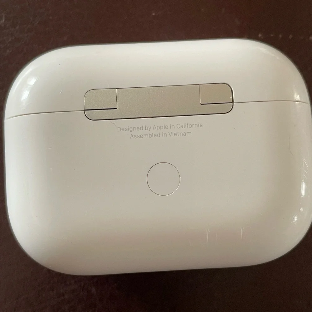 Apple White Wireless Earbuds with Charging Case